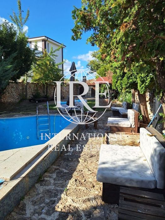 Продава се Къща в Варна, м-т Боровец - юг - 660 кв.м за 1137 €/кв.м - Снимка #1