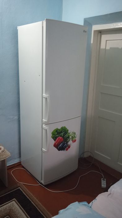 Холодильник, микроволновая печь