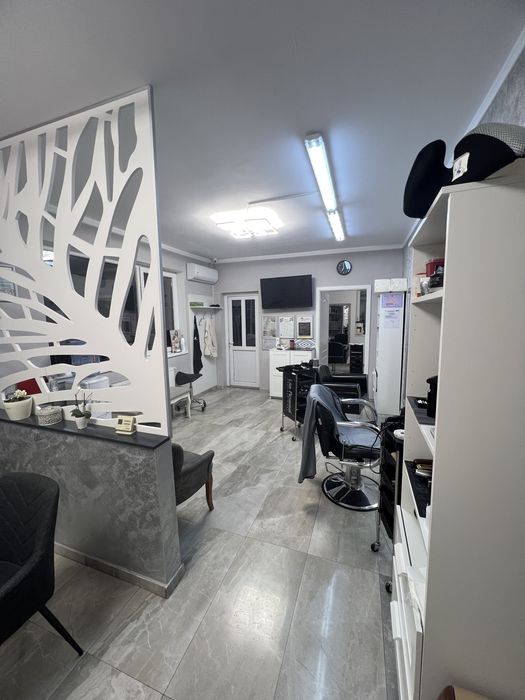 Vand salon infrumusetare!!!