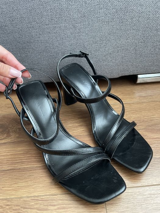 Дамски сандали на ток