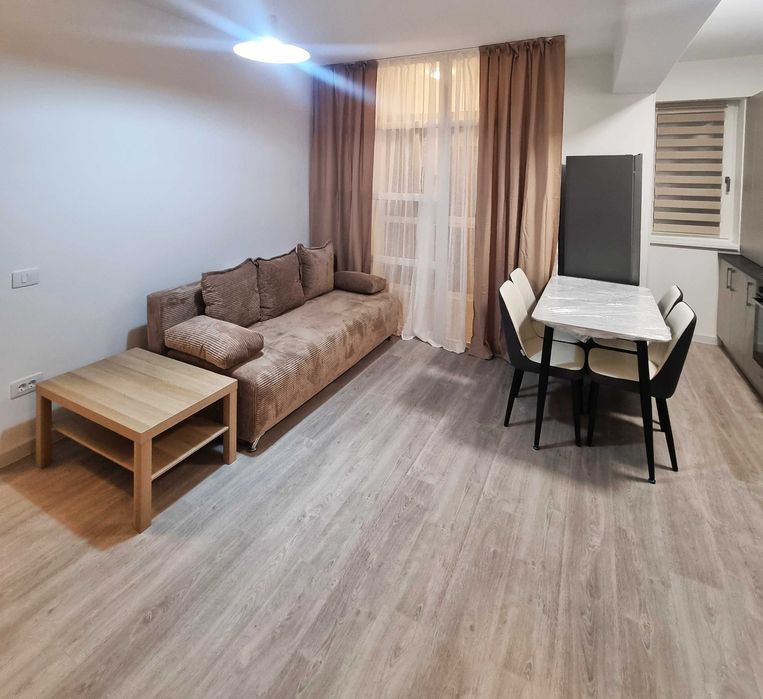 Vand apartament 2 camere in cartierul Visoianu, in acelasi bloc cu supermaket-ul TLT
