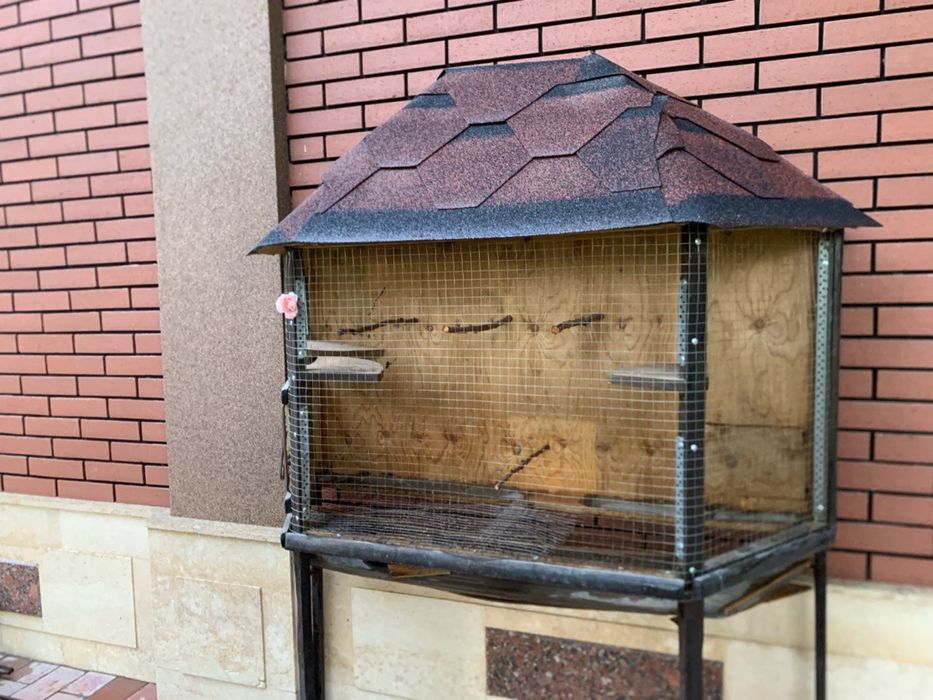 Срочно продается большая клетка с хорошим дизайном