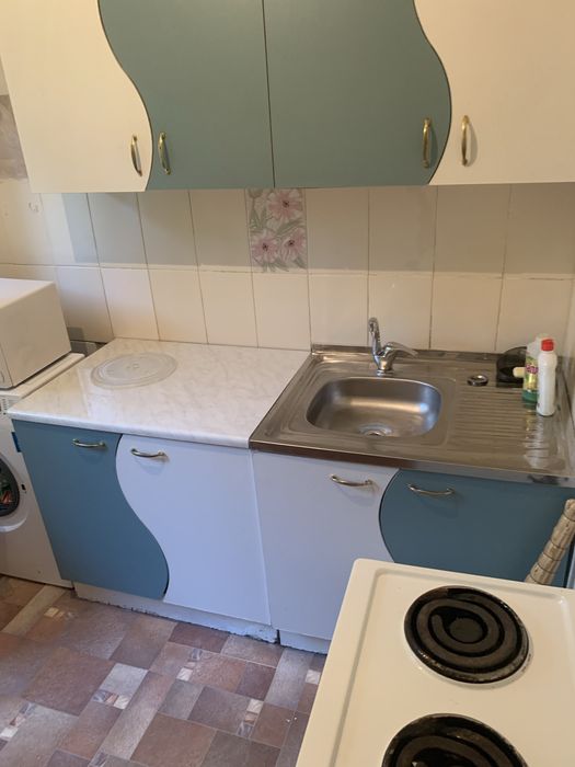 сдам 1,5 ку 3 этаж на бурова 8(напротив Волны),чистая,
