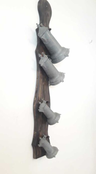 Set de patru pahare carafe cu capac pe suport de lemn