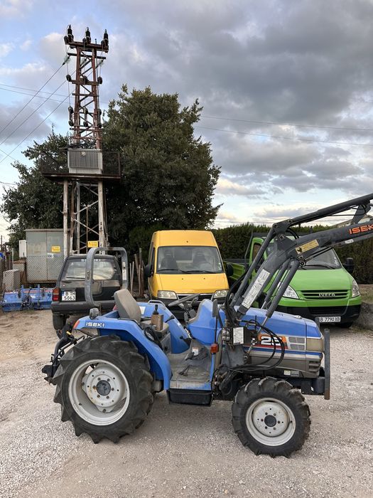 Трактор ISEKI с челен товарач