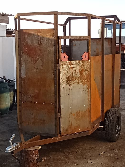 Прицеп коневозка.