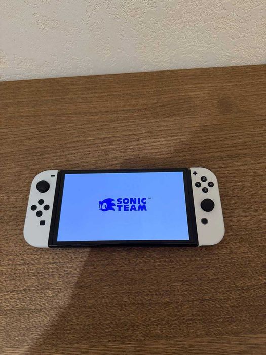 Продается Nintendo Switch OLED 64GB White.