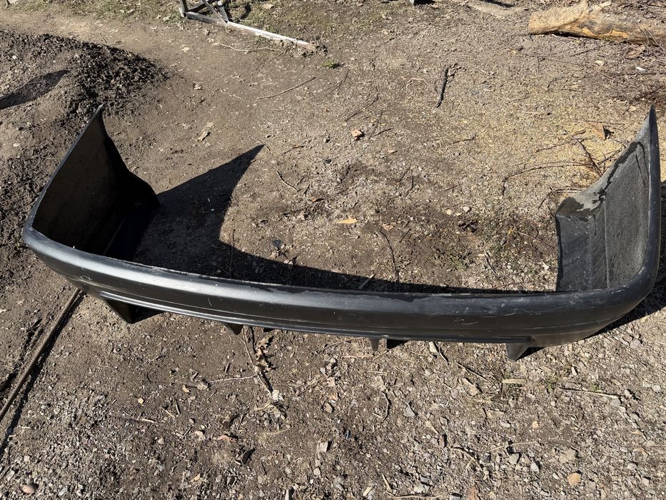 Задний  бампер ауди 80 б4