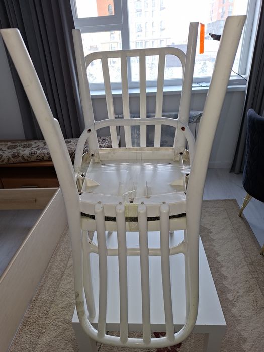 Продам стол и стулья