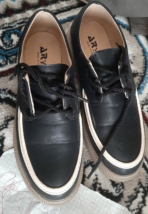 Oyoq kiyim. Qizlar va ayollar uchun lofer 37razmer