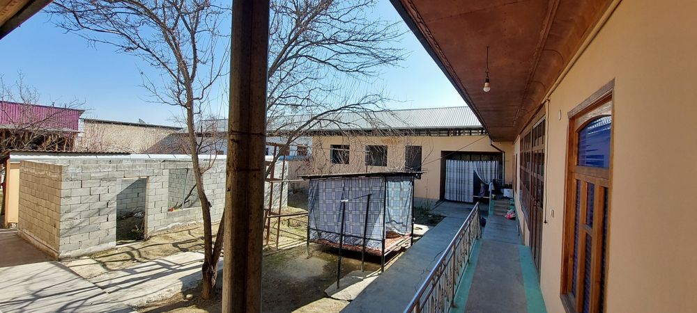 Уй сотилади.   общий 11 хона уй. 1та  хаммом .  Андижон шахар