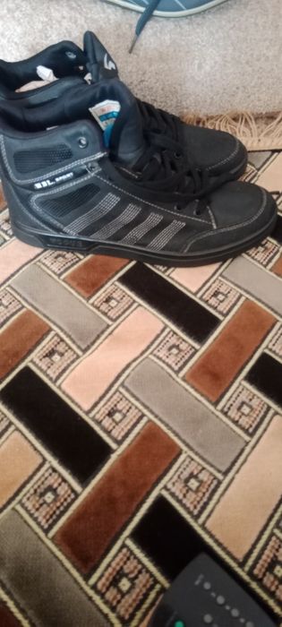 Сезонные сапоги и кроссовки