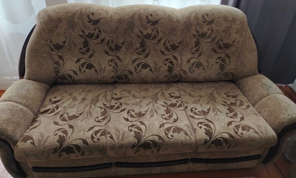 Продам диван в хорошем состоянии