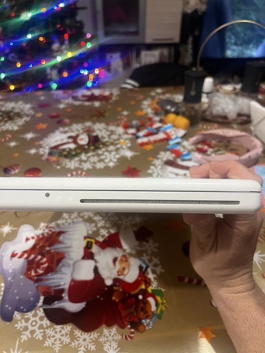 MacBook A1181 с Windows 7 /4 gb RAM/232 gb ROM/DVD-RW