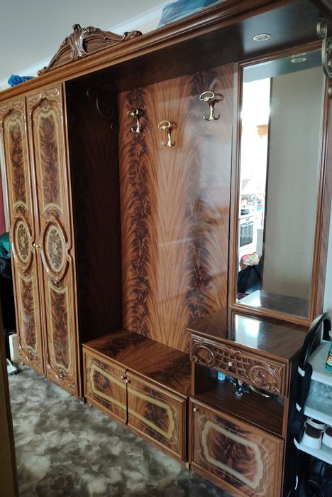 Продаётся прихожая