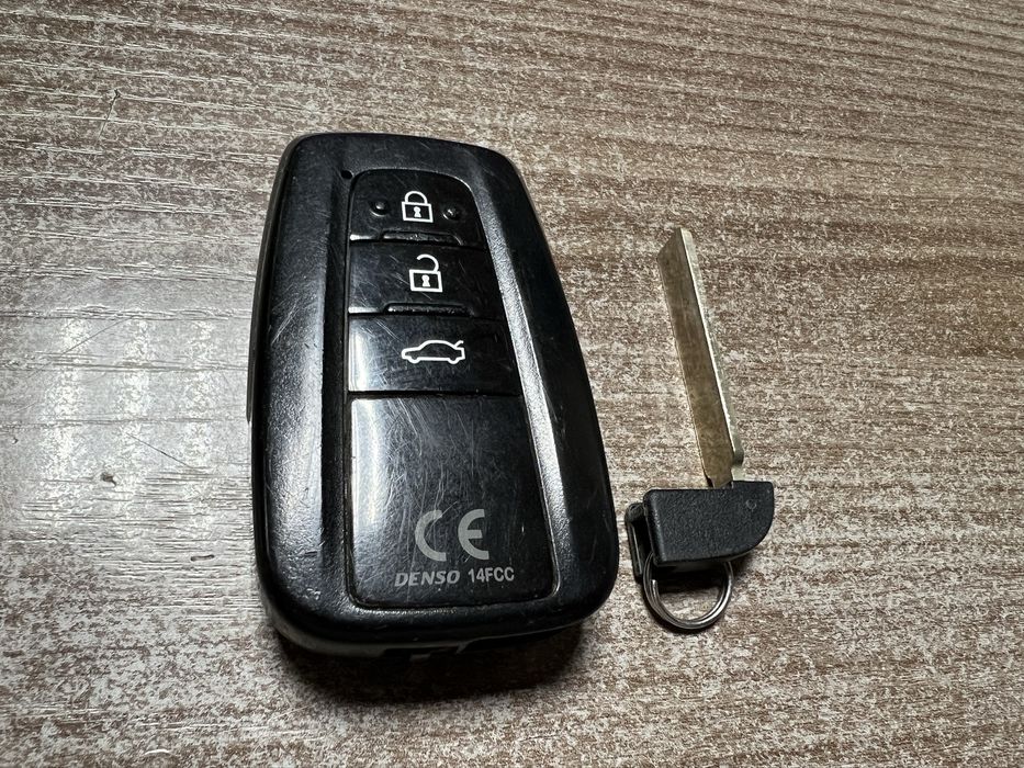 Смарт ключ Toyota Camry 70