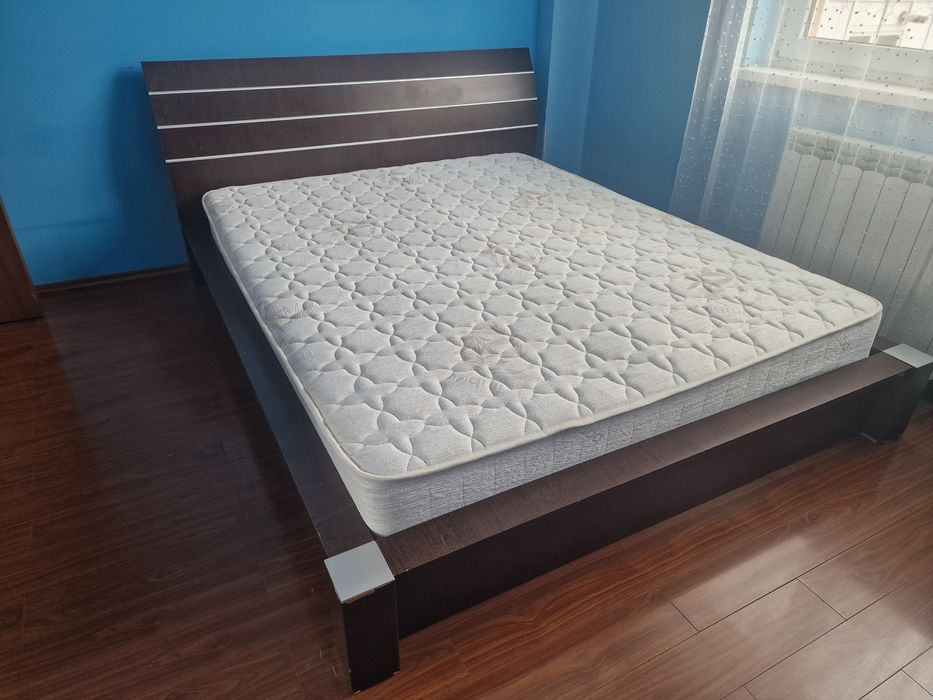 Pat dublu 160/200 saltea noua+ noptiere!