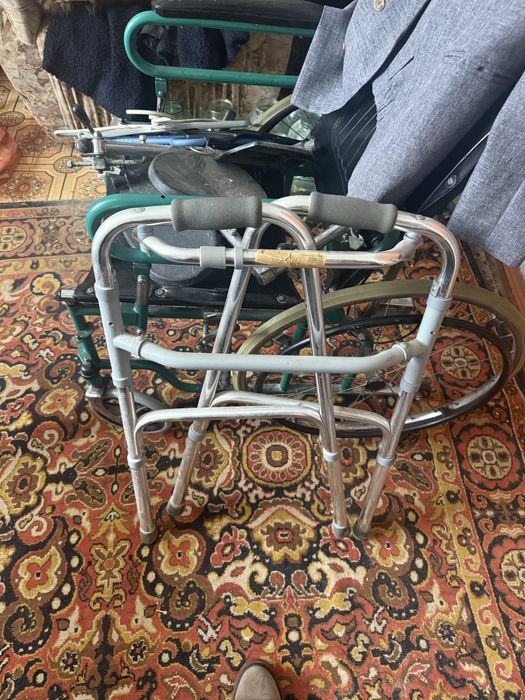 Отдам инвалидное кресло