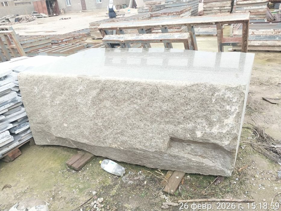 Глыба гранитный цвет зеленый