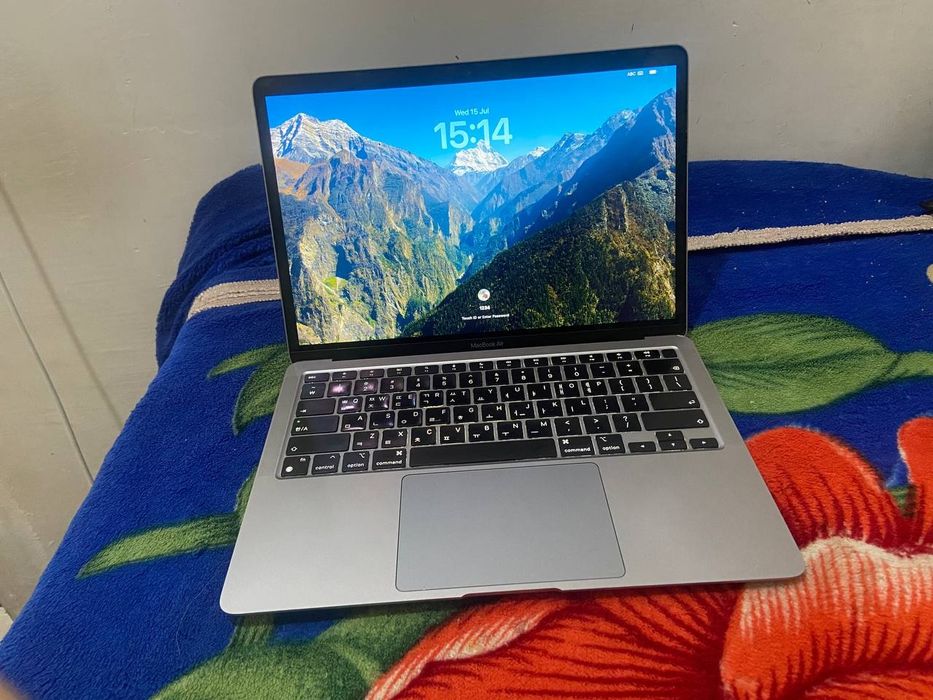 macbook air m1  8/256