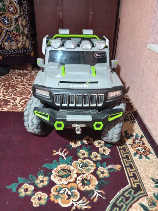 Bolalar mashinasi sotiladi