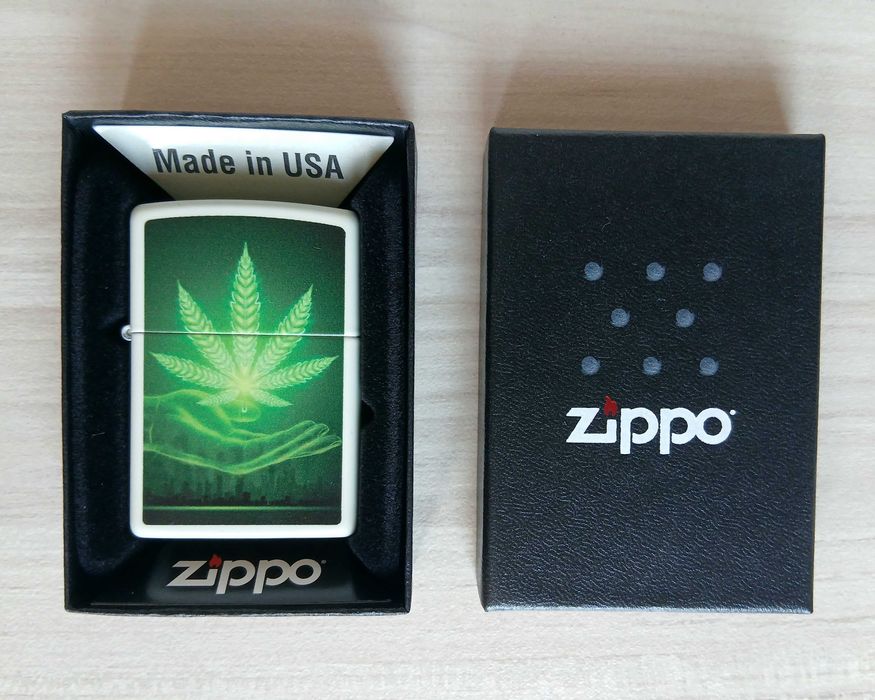 Нова запалка Zippo Cannabis Leaf+ подарък гориво