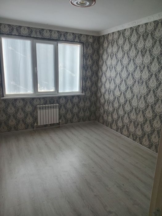 Сирдарё вилояти новосройка 3 хонали квартира срочни сотилади