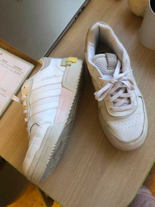 бели кожени Adidas
