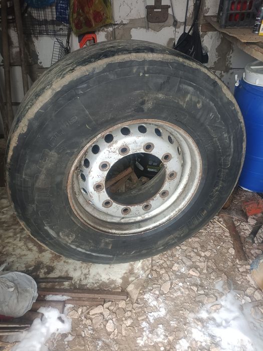 Продам грузовую шину