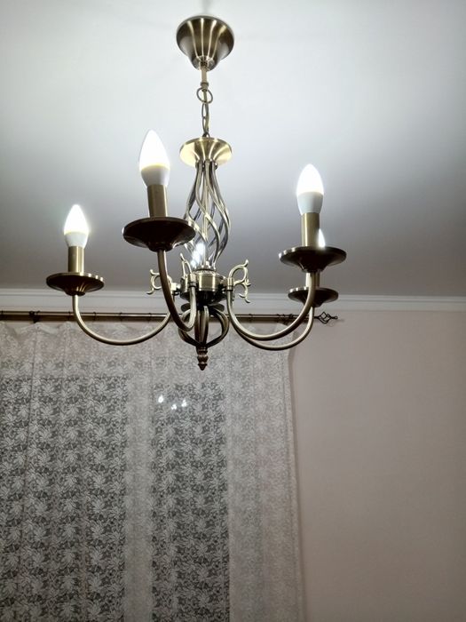 Люстра в отличном состоянии.