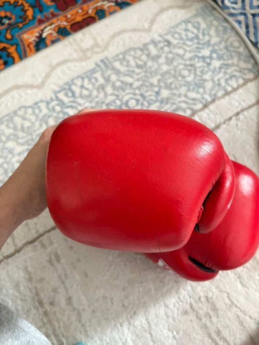 Продам боксерский перчатки VELO