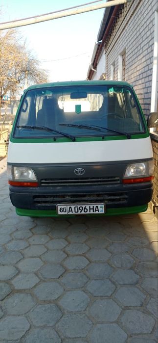 Toyota mikroavtobus
