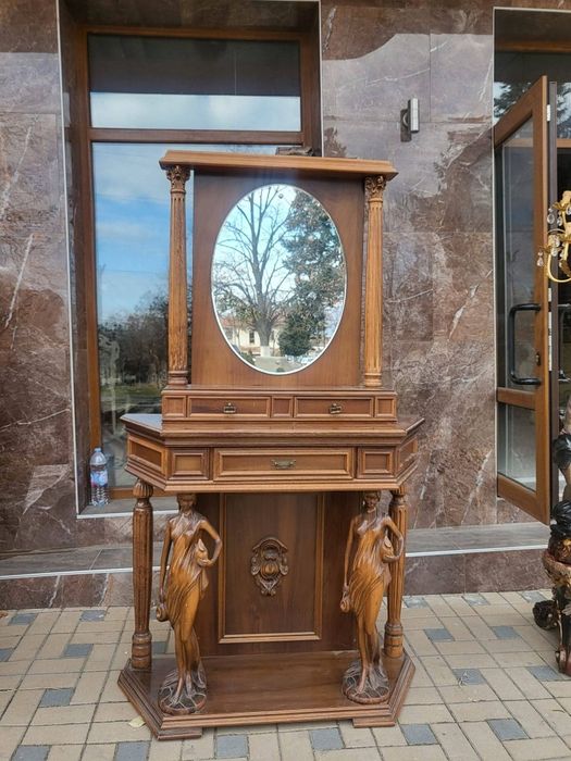 Шкаф с огледало. Красиво