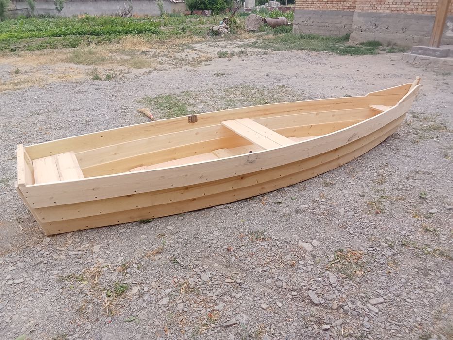 Лодка деревянная