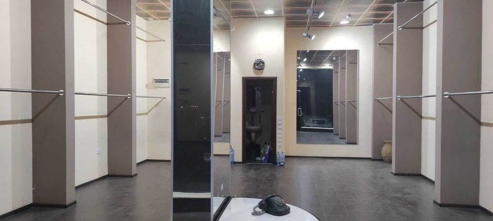 Дава се под наем Магазин в Пловдив, Тракия - 78 кв.м за 800 € - Снимка #1