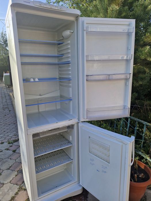 Продам холодильник Indesit в рабочем состояний