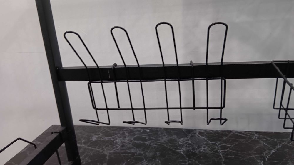 Регулируема поставка за съдове и плодове