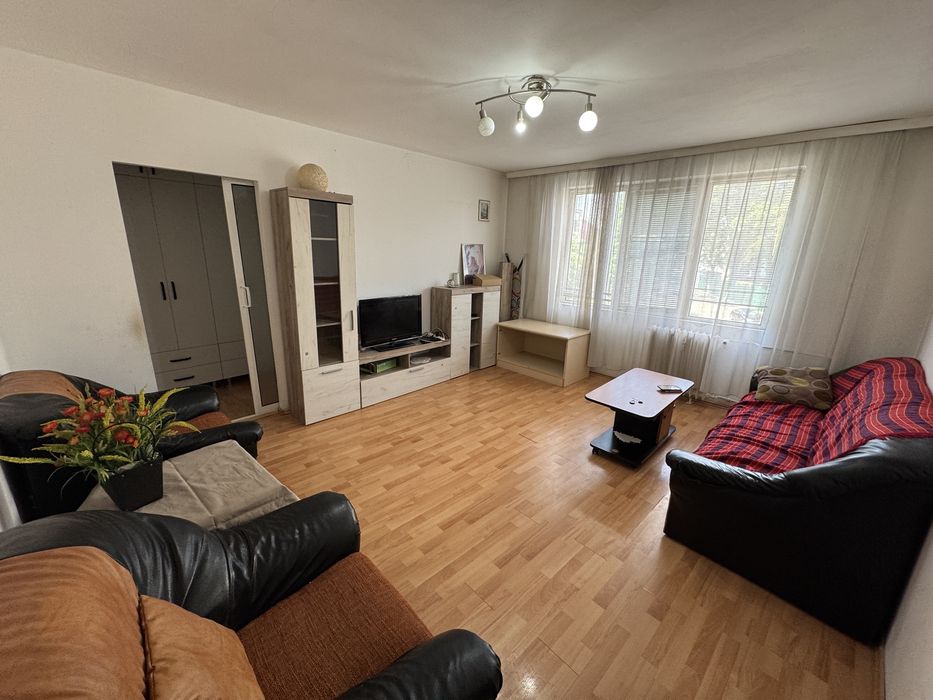 Inchiriez apartament zona centrala etaj 1