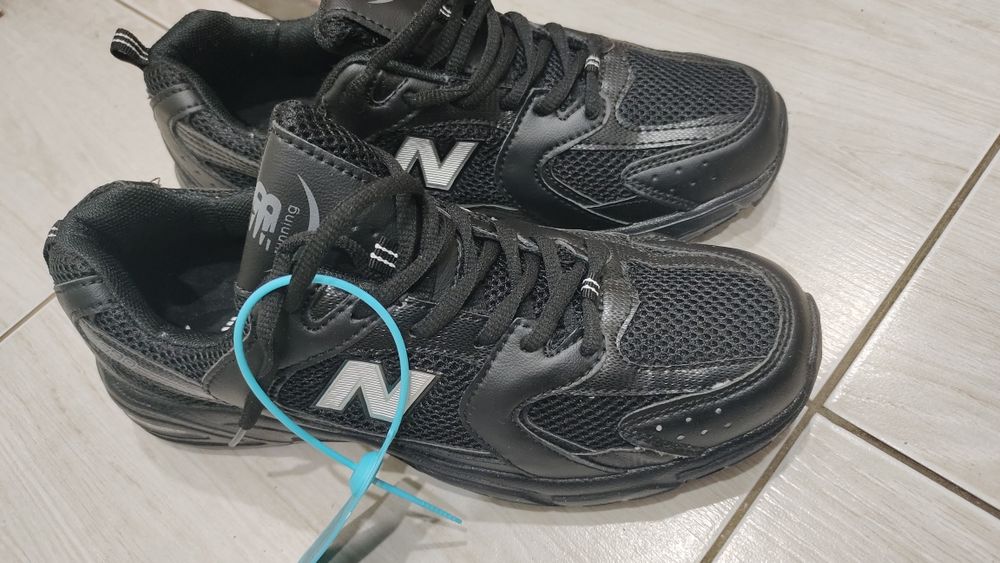 Продам новые кроссовки