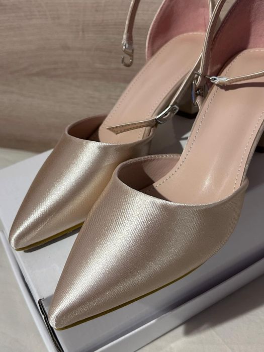 Обувки с ток цвят Роуз голд