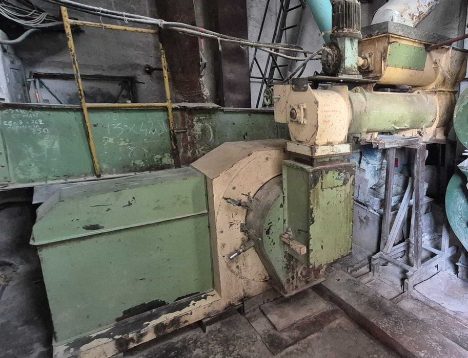 Linie completa de granulat furaje combinate - capacitate de 5 to/ora