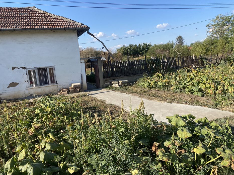 НОВА НАМАЛЕНА ЦЕНА Продавам къща с геран в Пордим