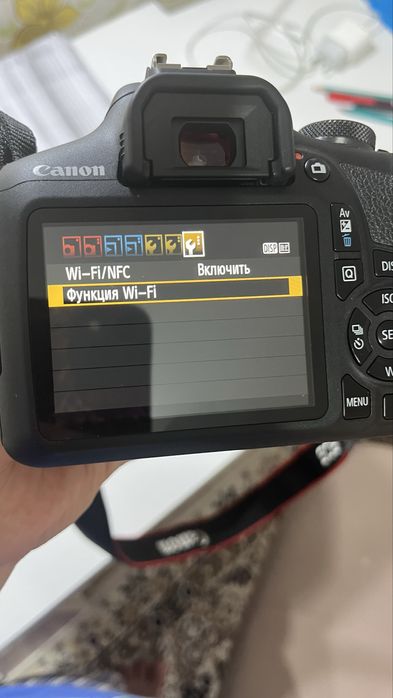 Фотоаппарат Canon 2000D