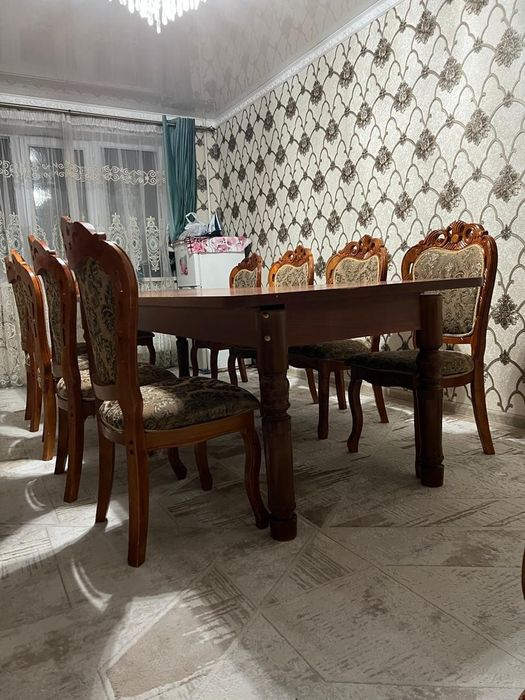 Б/У Стол для гостей