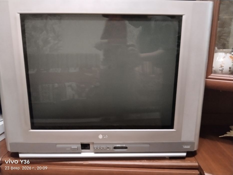 Дарю телевизор цветной