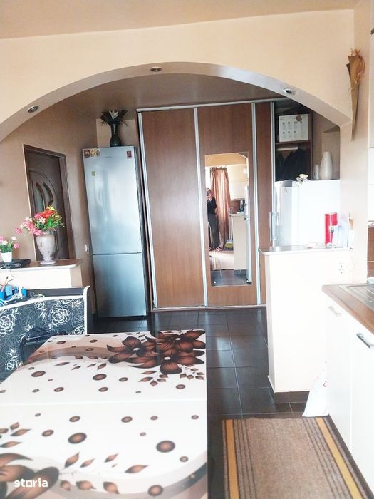 Apartament de 2 camere,etaj 1,zona Mall, mobilat