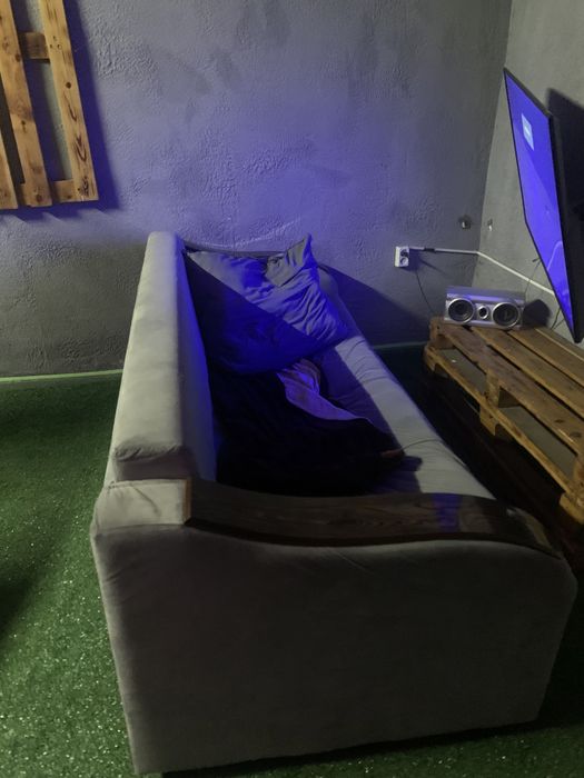 Диван срочно продам