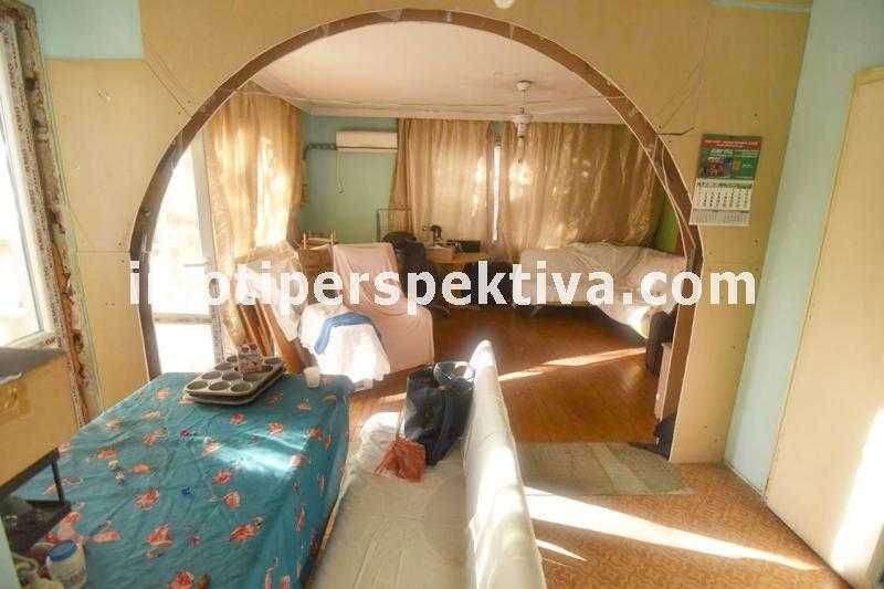 реф.7204 Голям, просторен, с гараж в цената-Коматевски възел!