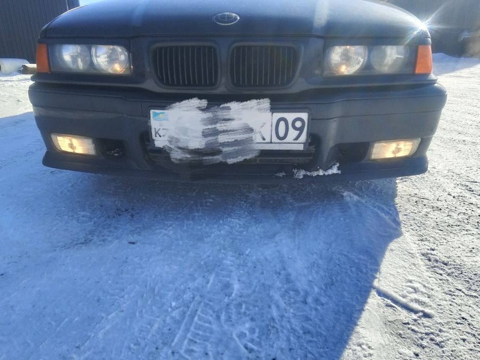 Продам м бампер и спойлер.