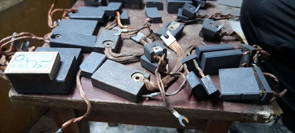Продам генератор, 28v. щётки.
